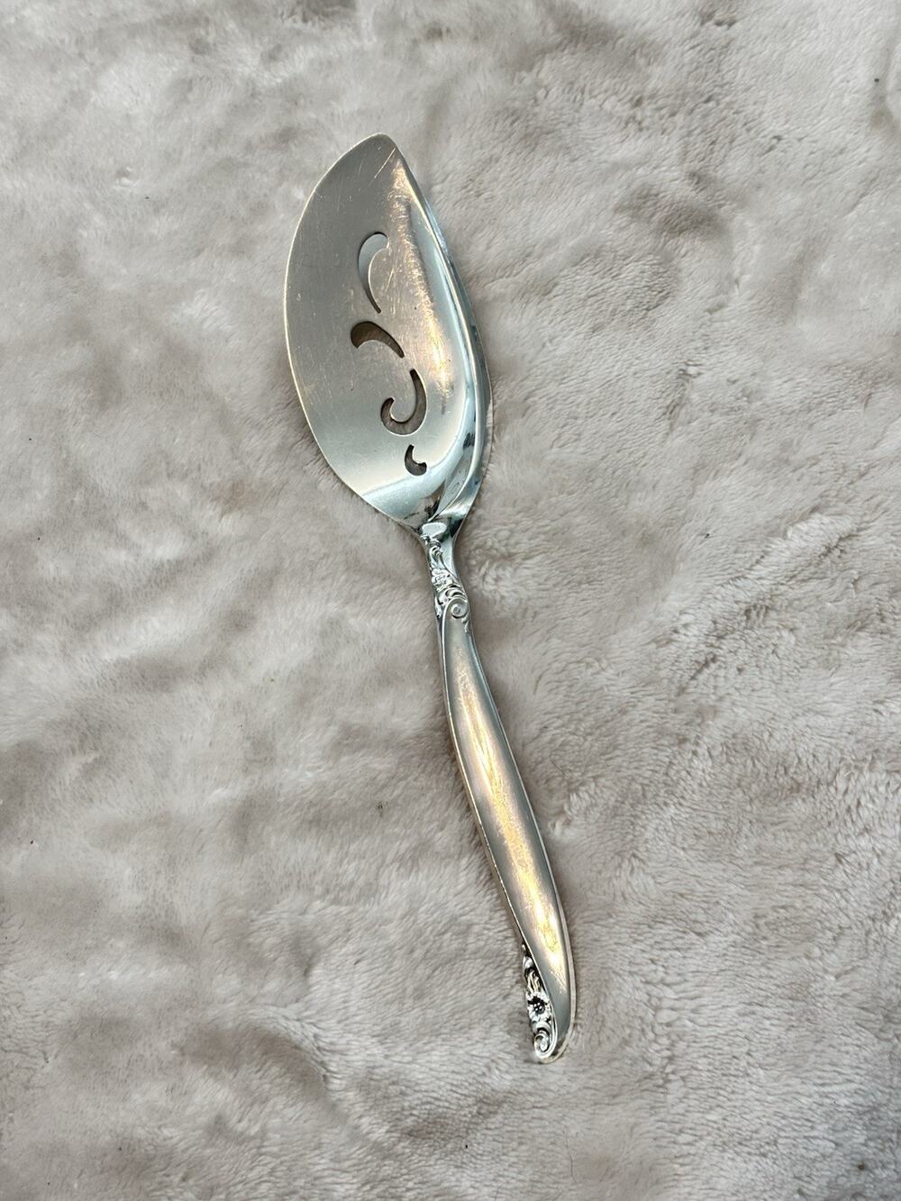 1847 Rogers Bros Leilani Pattern Silverplate Pierced Pie or Cake Server